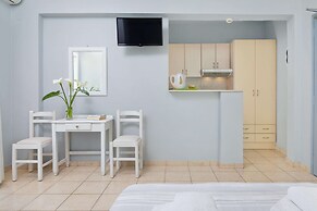 Bella Vista Beach Hotel and Studios