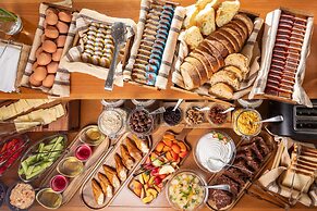 Bella Vista Beach Hotel and Studios