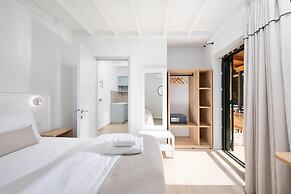 Bella Vista Beach Hotel and Studios
