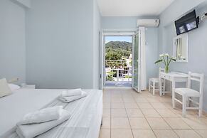 Bella Vista Beach Hotel and Studios