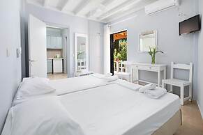 Bella Vista Beach Hotel and Studios