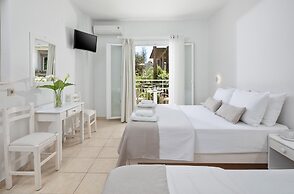 Bella Vista Beach Hotel and Studios
