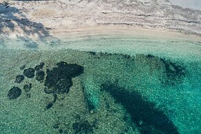 Bella Vista Beach Hotel and Studios