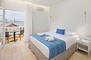 Bella Vista Beach Hotel and Studios