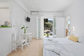 Bella Vista Beach Hotel and Studios