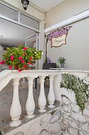 Bella Vista Beach Hotel and Studios