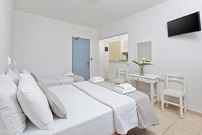 Bella Vista Beach Hotel and Studios