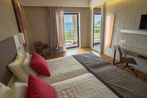 Ramada Plaza by Wyndham Thraki