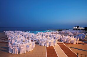 Ramada Plaza by Wyndham Thraki