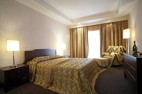 Ramada Plaza by Wyndham Thraki