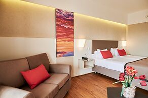 Ramada Plaza by Wyndham Thraki