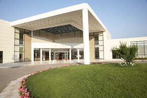 Ramada Plaza by Wyndham Thraki