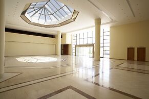 Ramada Plaza by Wyndham Thraki