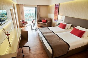 Ramada Plaza by Wyndham Thraki