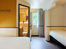 greet Hotel Villeneuve La Garenne