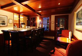 Harbor Light Inn