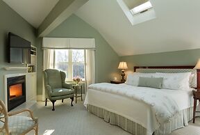 Harbor Light Inn