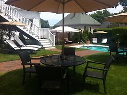 Harbor Light Inn