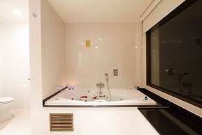 The Imperial River House Resort