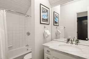 Independence Square Lodge by Frias