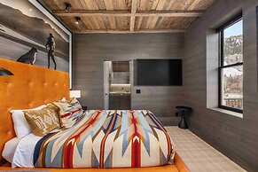 Independence Square Lodge by Frias