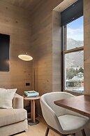 Independence Square Lodge by Frias