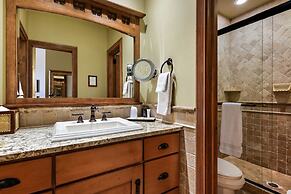 Independence Square Lodge by Frias