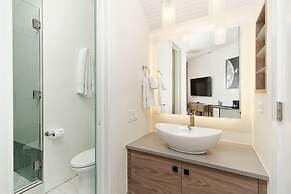 Independence Square Lodge by Frias