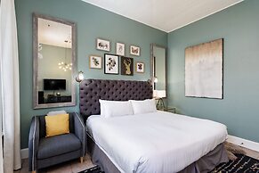 Independence Square Lodge by Frias