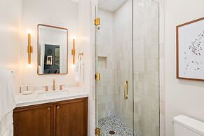 Independence Square Lodge by Frias