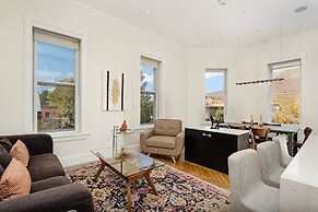 Independence Square Lodge by Frias