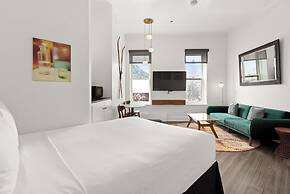 Independence Square Lodge by Frias