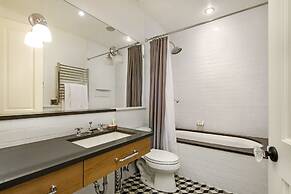 Independence Square Lodge by Frias