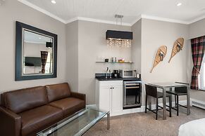 Independence Square Lodge by Frias