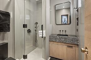 Independence Square Lodge by Frias