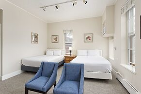 Independence Square Lodge by Frias