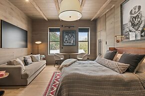 Independence Square Lodge by Frias