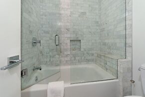 Independence Square Lodge by Frias