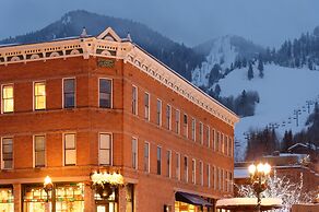 Independence Square Lodge by Frias