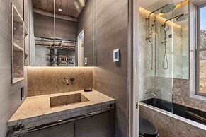 Independence Square Lodge by Frias