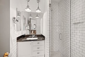 Independence Square Lodge by Frias