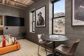 Independence Square Lodge by Frias
