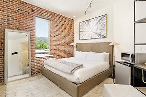 Independence Square Lodge by Frias