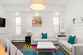 Independence Square Lodge by Frias