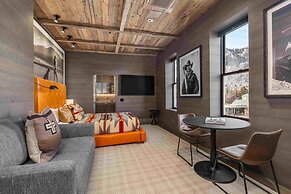 Independence Square Lodge by Frias