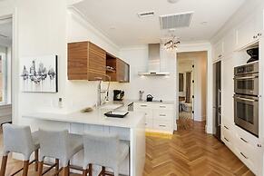 Independence Square Lodge by Frias