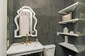 Independence Square Lodge by Frias