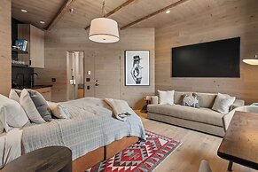 Independence Square Lodge by Frias