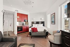 Independence Square Lodge by Frias