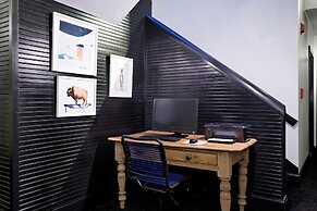 Independence Square Lodge by Frias